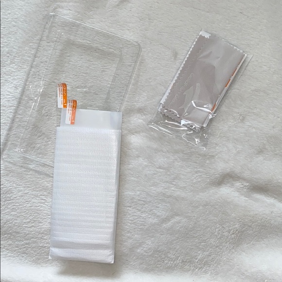 FREE W 35$ PURCHASETempered Glass Screen Protector - Picture 2 of 3